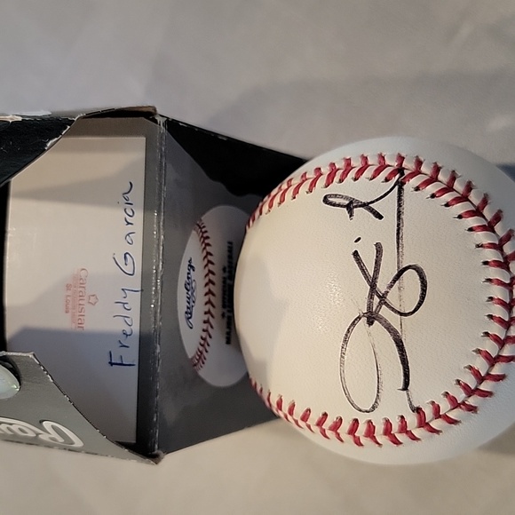 Baseball signed by Freddy Garcia - Picture 3 of 3